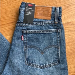 Levi’s Wedgie Fit Jeans